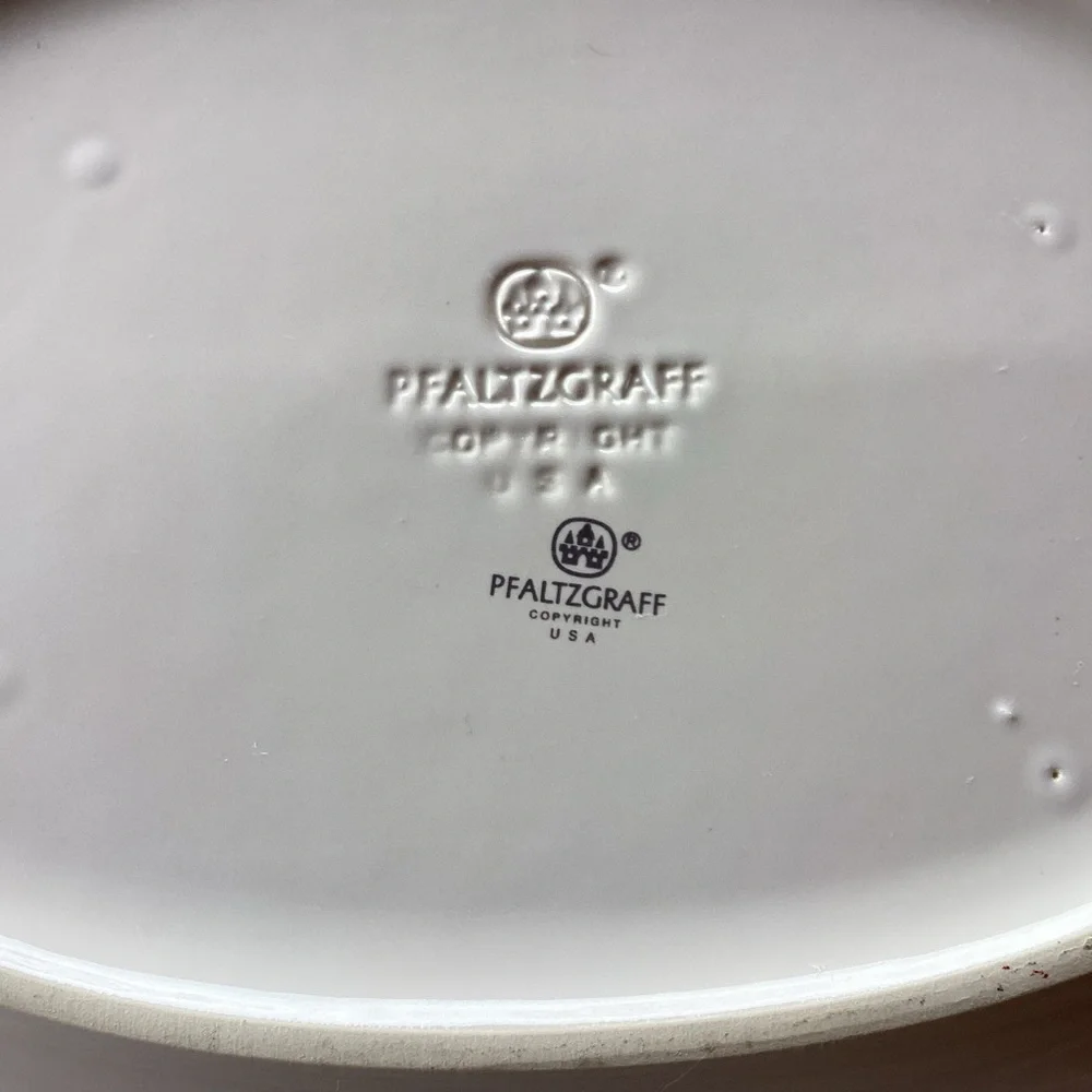 Pfaltzgraff Grapevine Oval Serving Platter - measures 12 inches across